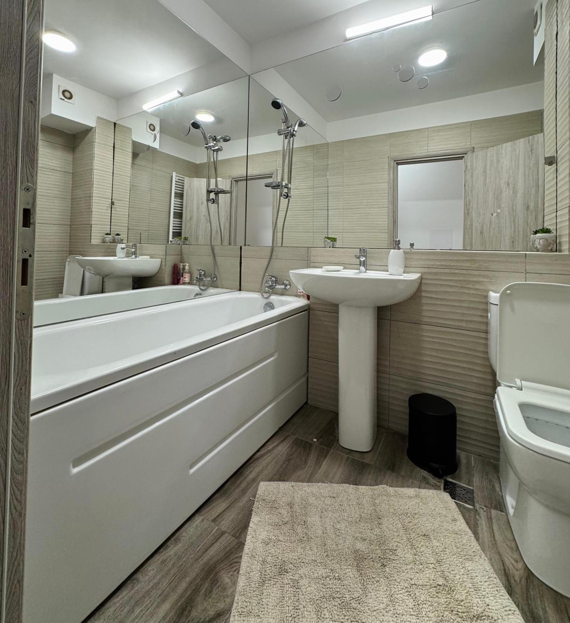 Apartment Solar D3, Private Parking, One Bedroom ブカレスト エクステリア 写真